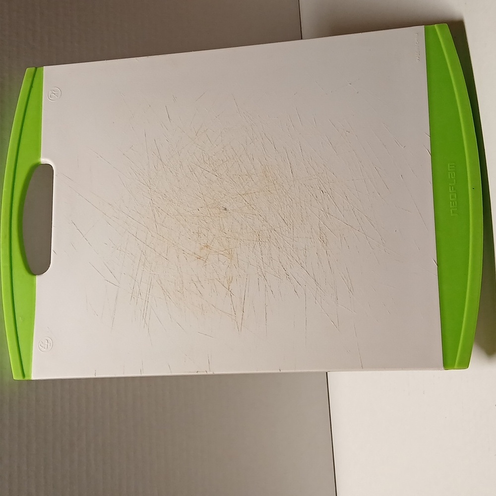 Neoflam Heavy Duty Plastic Cutting Board Green handles